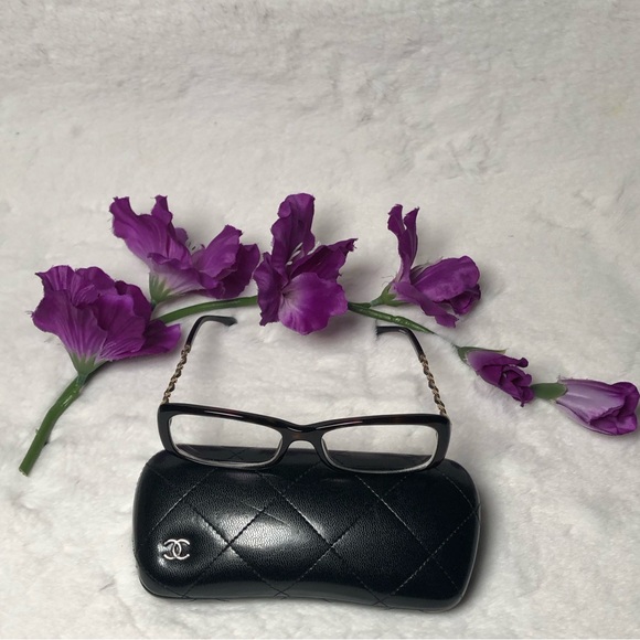 Chanel Authentic Tortoiseshell w/Leather Chain Arms Eyeglasses,Size-53•16•135 - Picture 5 of 14